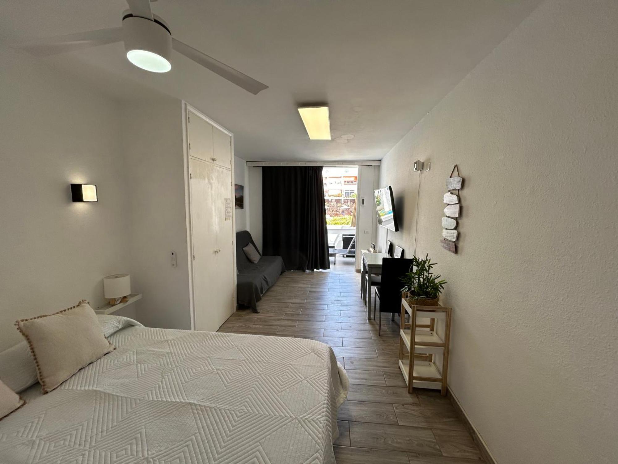 Sunny Apt With Terrace Coastal Area South Arona Arona  Exterior photo