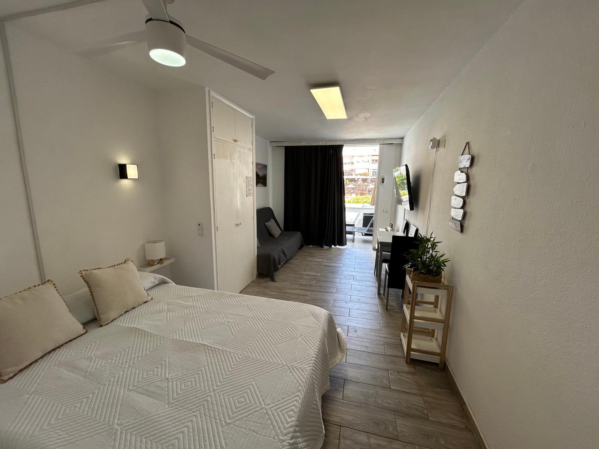 Sunny Apt With Terrace Coastal Area South Arona Arona  Exterior photo